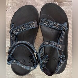 teva velcro strap Sandals with Blue Patterned Straps men size 5 women size 7